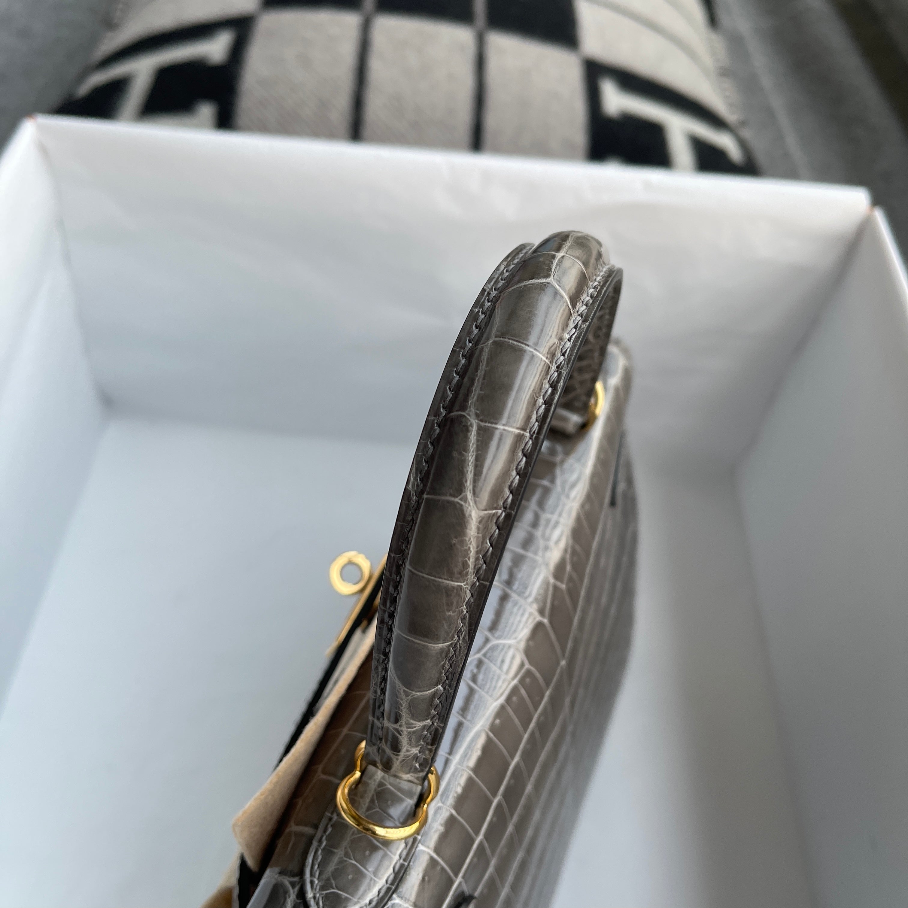 KELLY 25 SHINY (LISSE) NILOTICUS CROCODILE LEATHER GRIS TOURTERELLE WITH GOLD HARDWARE (GHW)