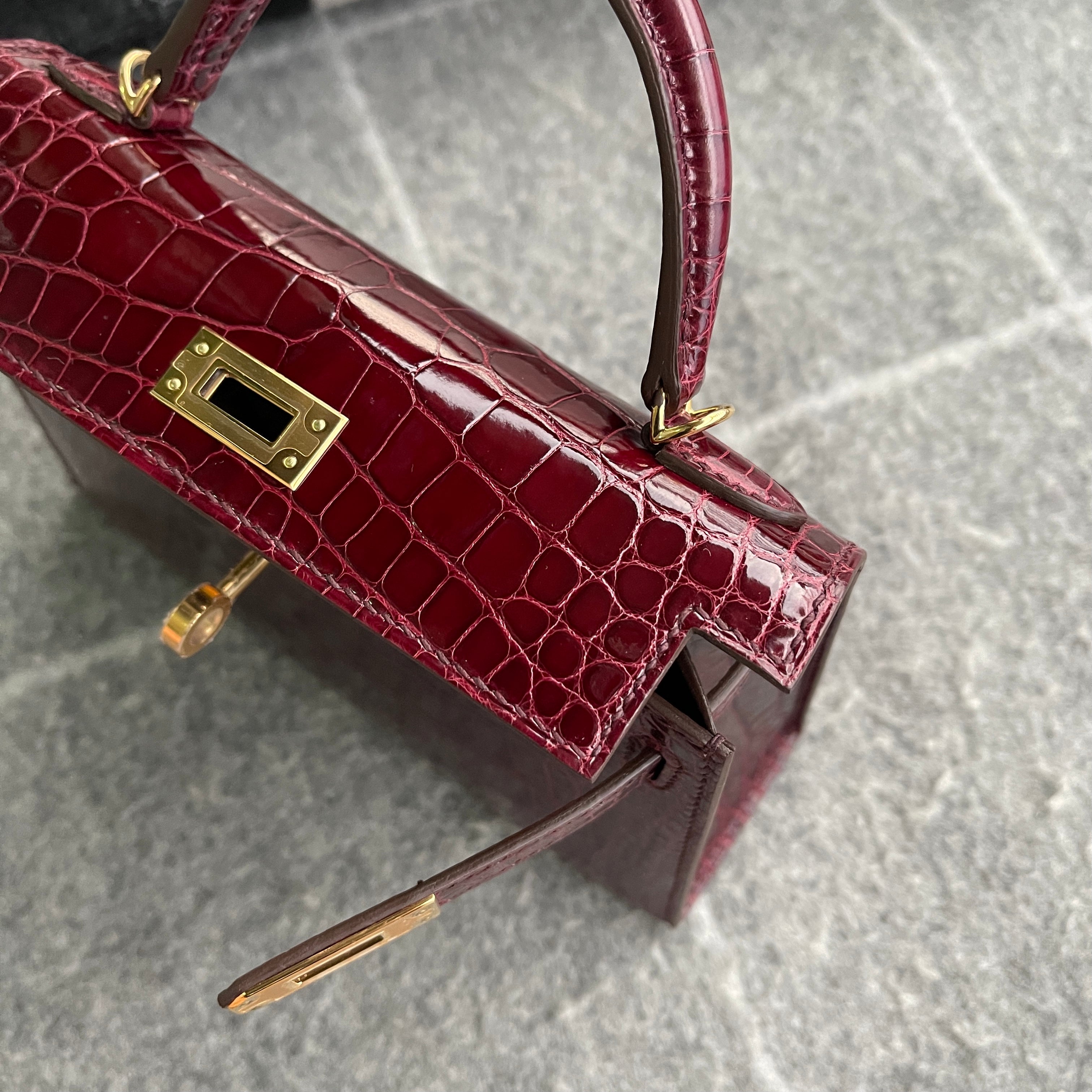 MINI KELLY II (20) SHINY (LISSE) MISSISSIPPIENSIS ALLIGATOR LEATHER BORDEAUX WITH GOLD HARDWARE (GHW)