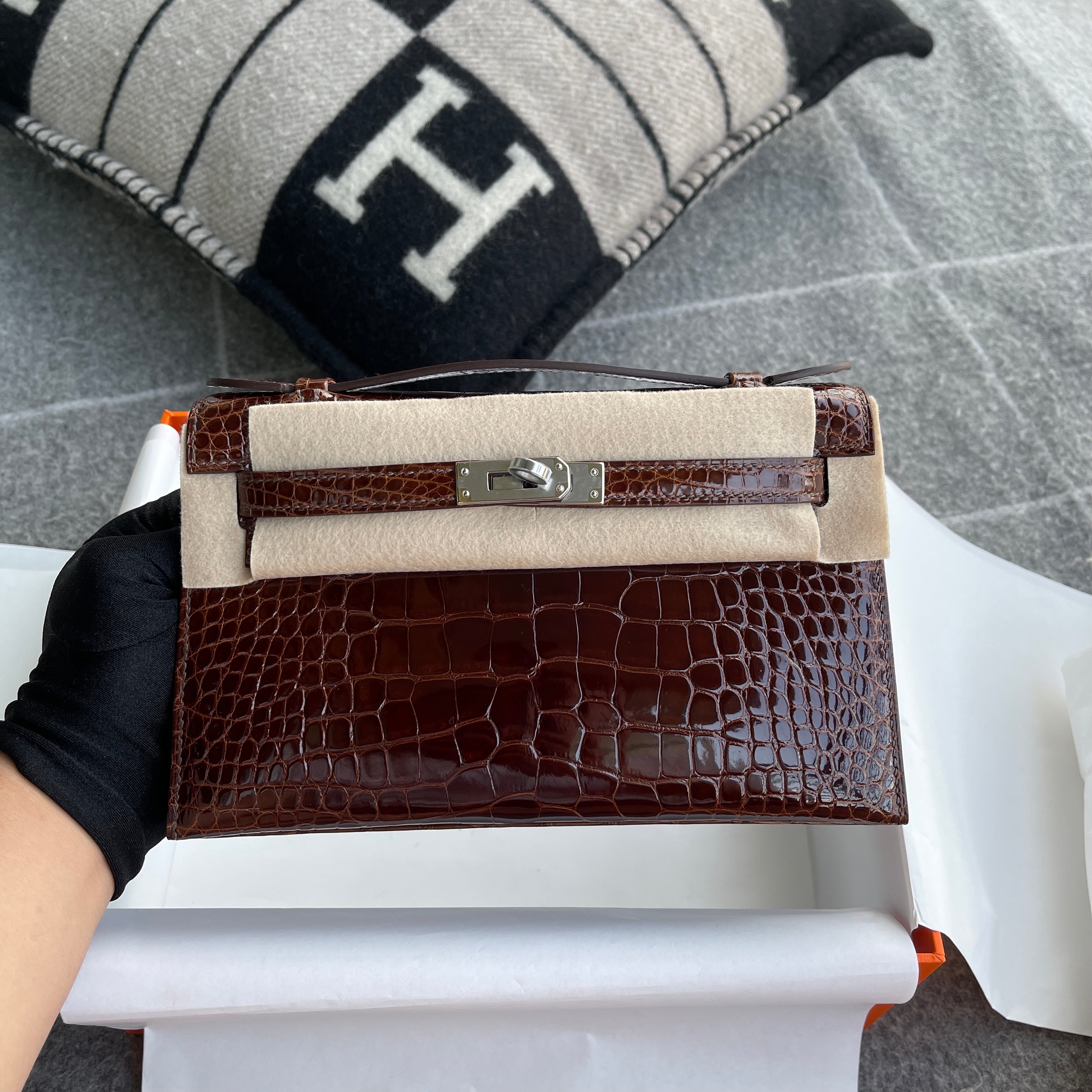 KELLY POCHETTE SHINY (LISSE) MISSISSIPPIENSIS ALLIGATOR LEATHER BORDEAUX WITH PALLADIUM HARDWARE (PHW)