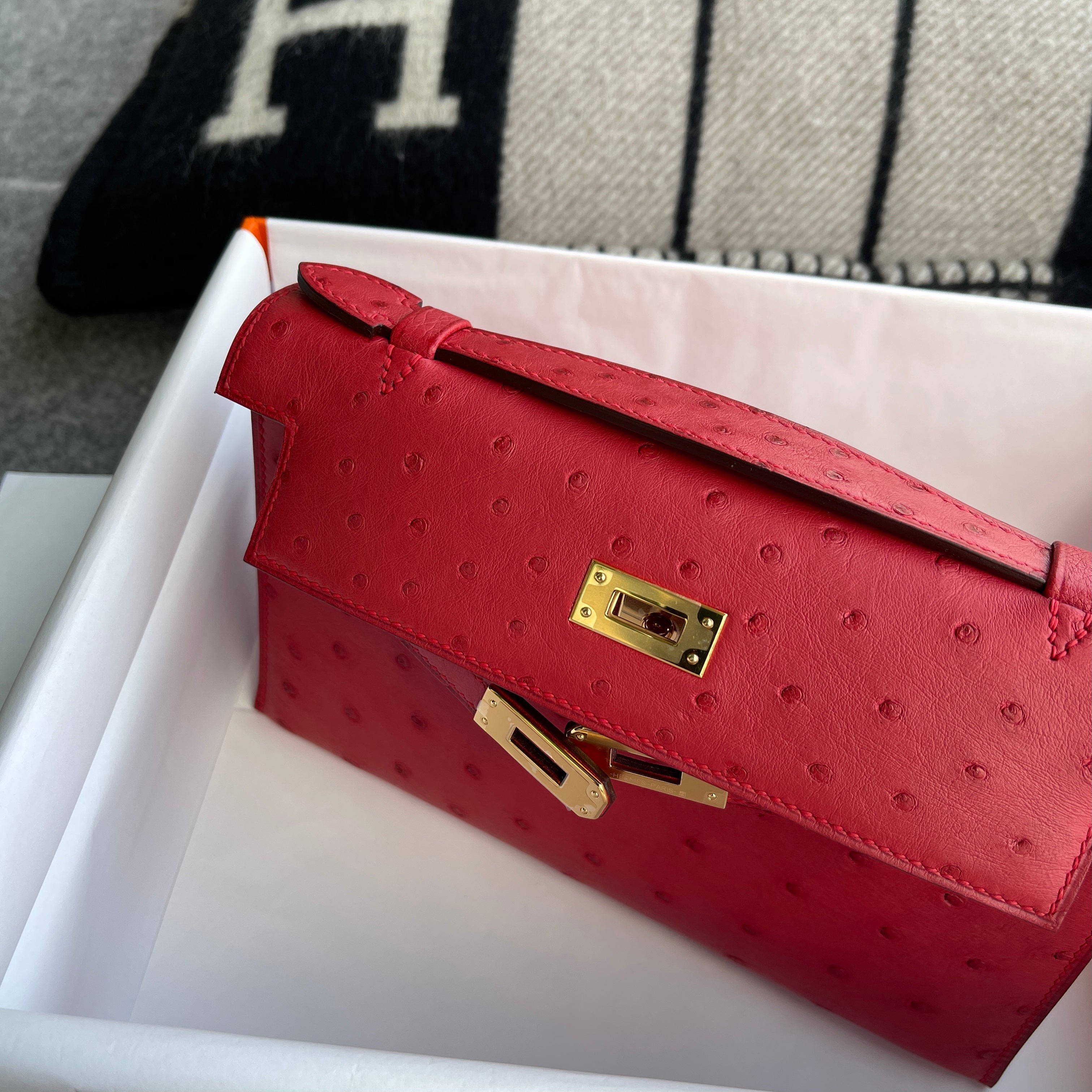 KELLY POCHETTE OSTRICH LEATHER ROUGE VIF WITH GOLD HARDWARE (GHW)