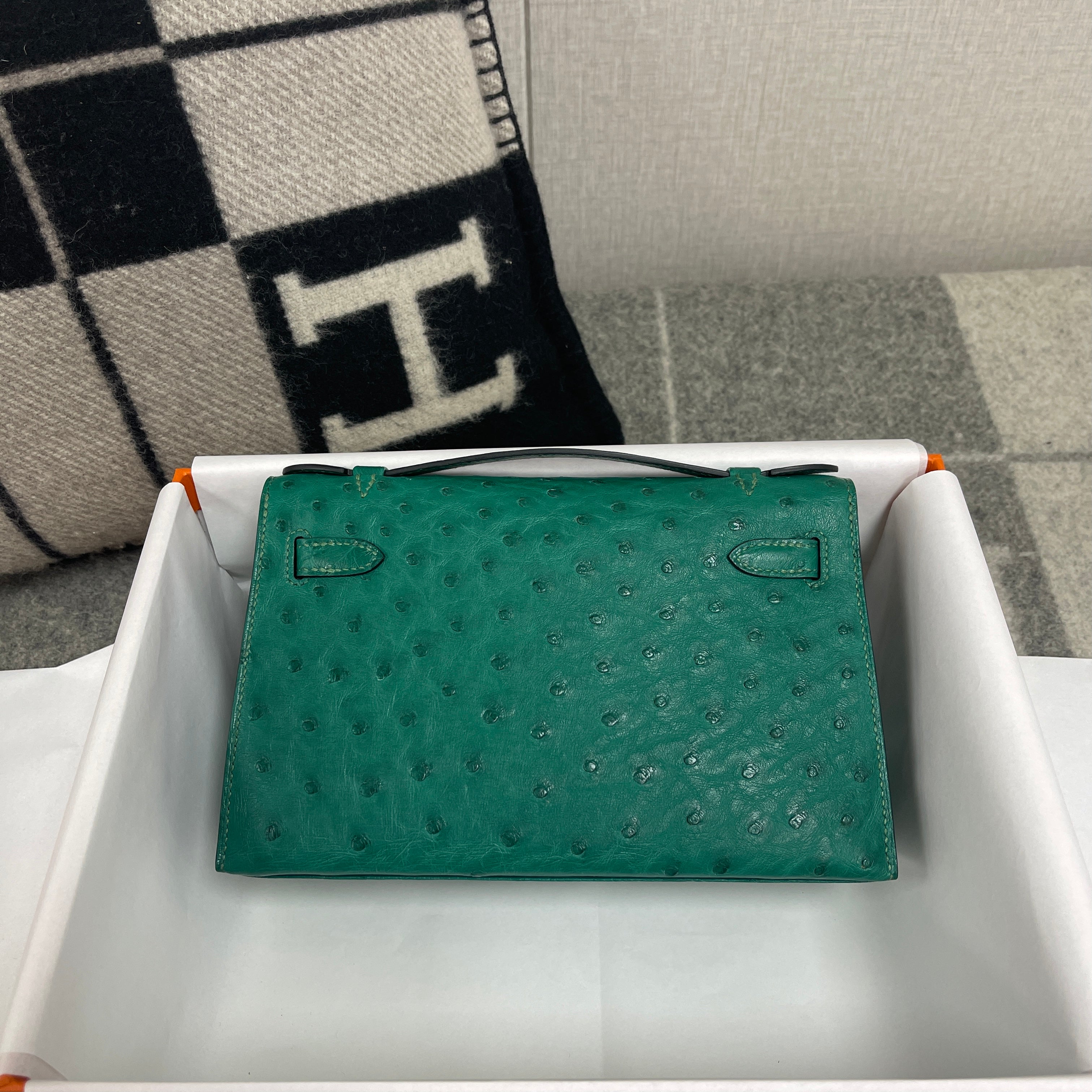 KELLY POCHETTE OSTRICH LEATHER VERT VERTIGO WITH GOLD HARDWARE (GHW)