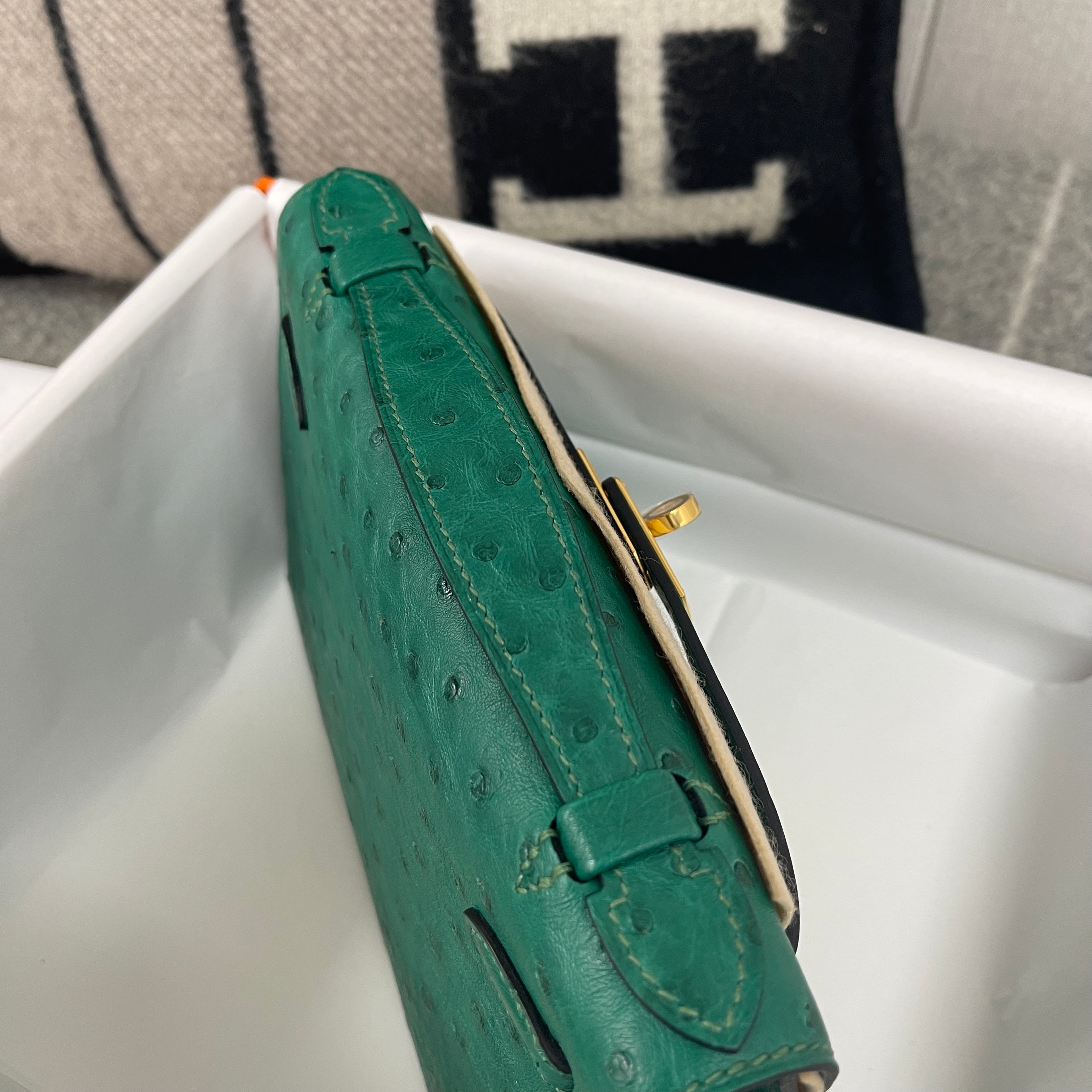 KELLY POCHETTE OSTRICH LEATHER VERT VERTIGO WITH GOLD HARDWARE (GHW)