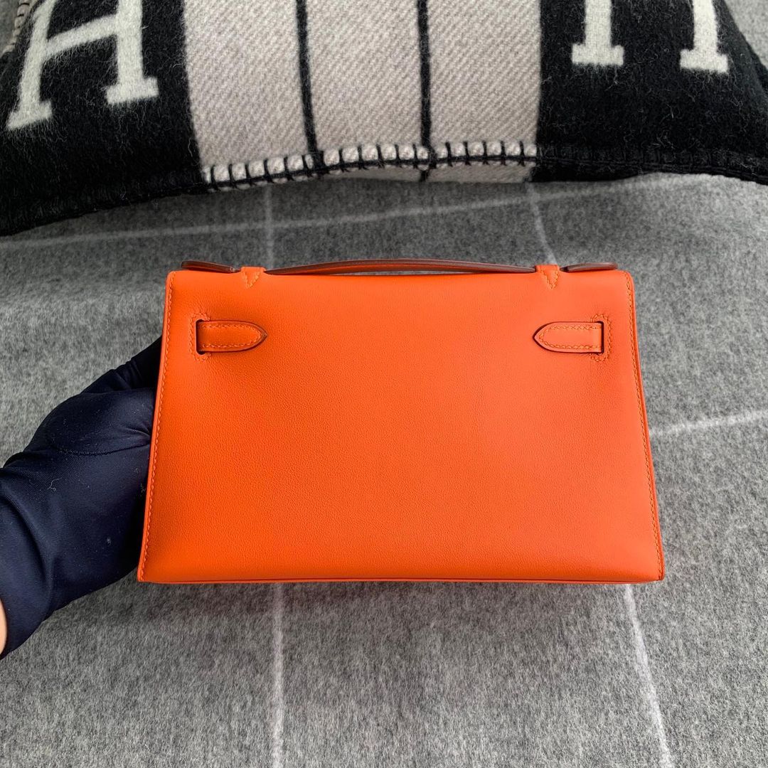 KELLY POCHETTE SWIFT LEATHER FEU FIRE ORANGE WITH GOLD HARDWARE (GHW)