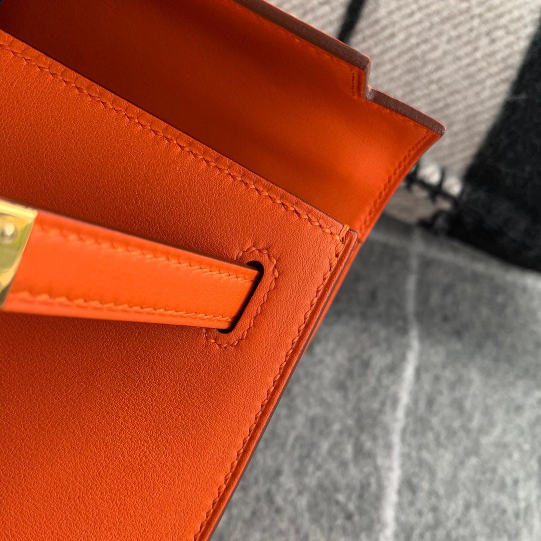 KELLY POCHETTE SWIFT LEATHER FEU FIRE ORANGE WITH GOLD HARDWARE (GHW)