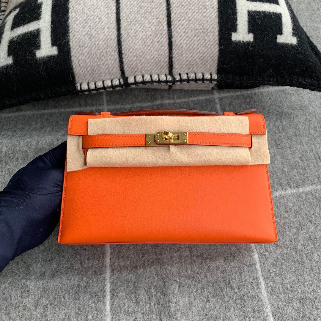 KELLY POCHETTE SWIFT LEATHER FEU FIRE ORANGE WITH GOLD HARDWARE (GHW)