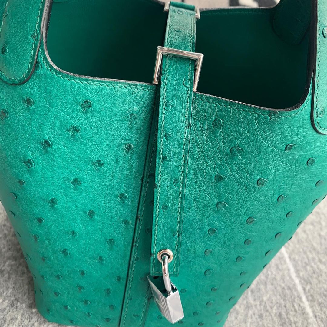 PICOTIN 18 LOCK OSTRICH LEATHER VERT VERTIGO WITH PALLADIUM HARDWARE (PHW)