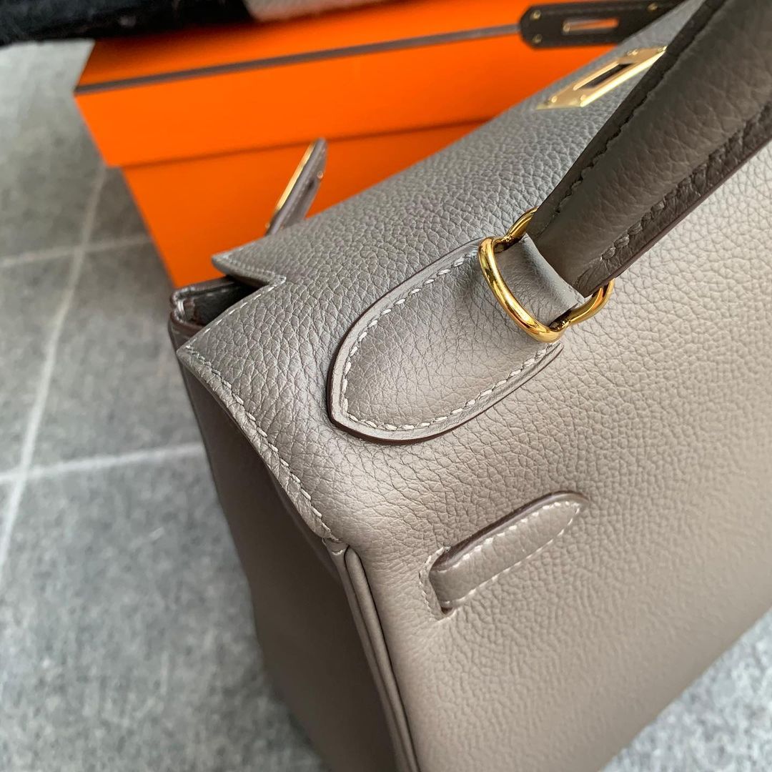 KELLY 28 TOGO LEATHER GRIS ETAIN WITH GOLD HARDWARE (GHW)