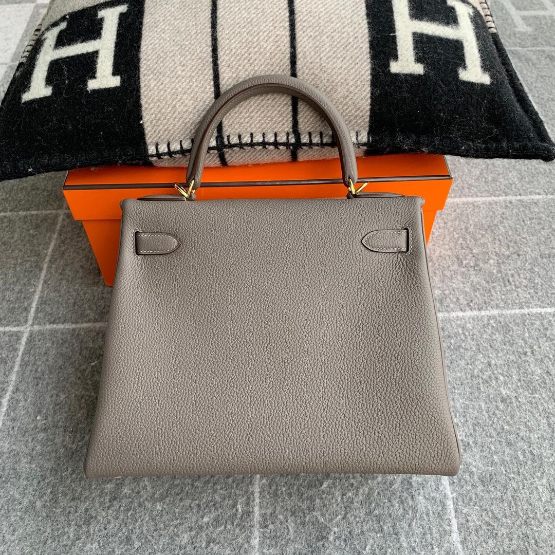 KELLY 28 TOGO LEATHER GRIS ETAIN WITH GOLD HARDWARE (GHW)