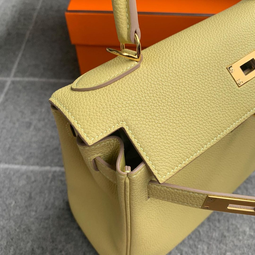 KELLY 28 TOGO LEATHER JAUNE POUSSIN WITH GOLD HARDWARE (GHW)