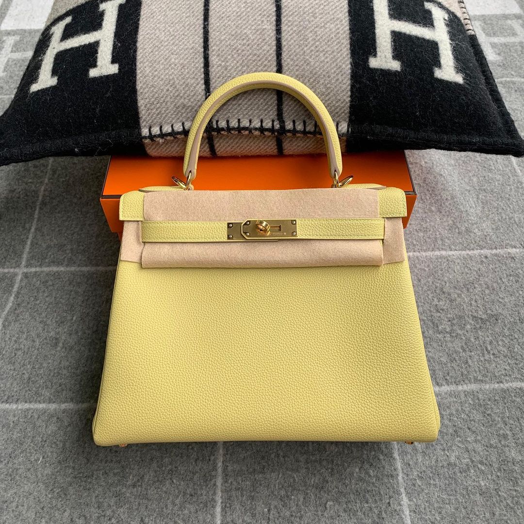 KELLY 28 TOGO LEATHER JAUNE POUSSIN WITH GOLD HARDWARE (GHW)