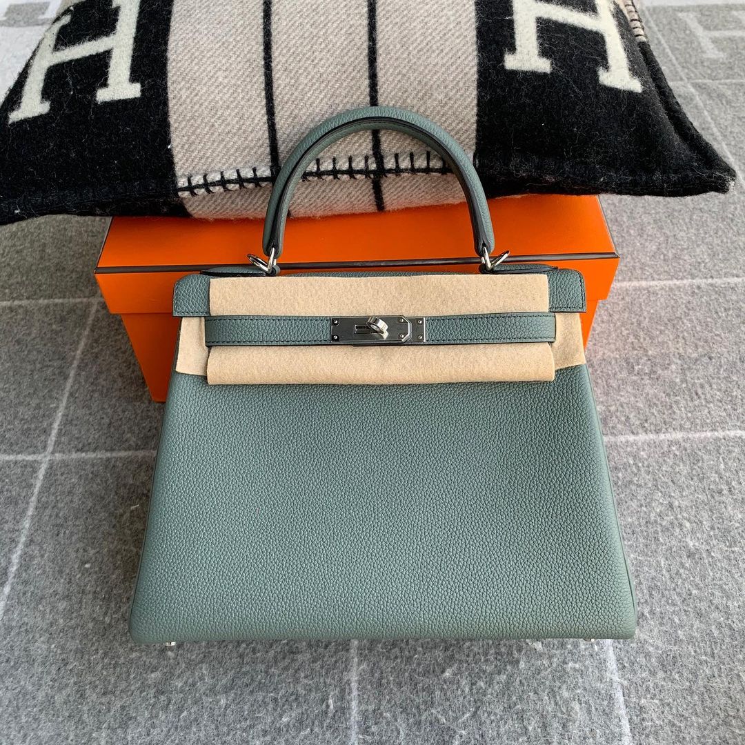 KELLY 28 TOGO LEATHER VERT AMANDE WITH PALLADIUM HARDWARE (PHW)