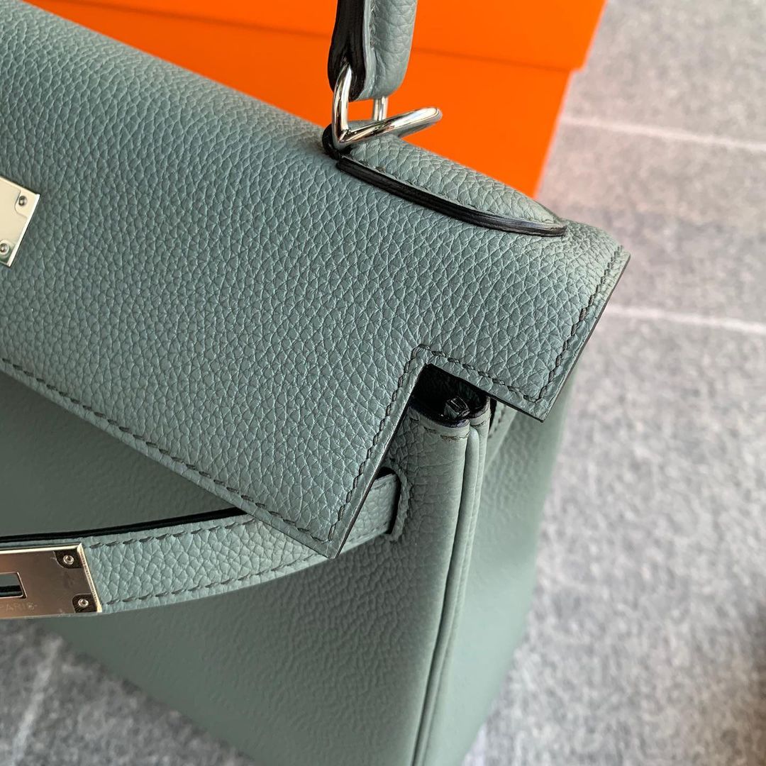 KELLY 28 TOGO LEATHER VERT AMANDE WITH PALLADIUM HARDWARE (PHW)