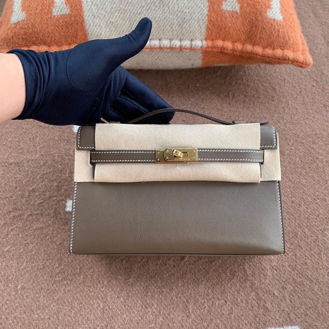 KELLY POCHETTE SWIFT LEATHER ETOUPE WITH GOLD HARDWARE (GHW)