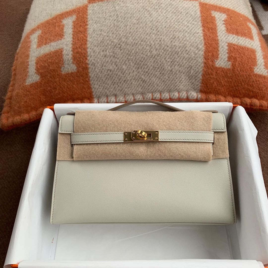 KELLY POCHETTE SWIFT LEATHER PEARL GREY WITH GOLD HARDWARE (GHW)